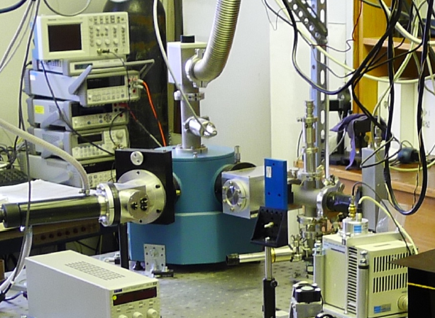 Set of equipment for spectroscopy in the vacuum ultraviolet (VUV) to near–infrared (NIR) spectral range
