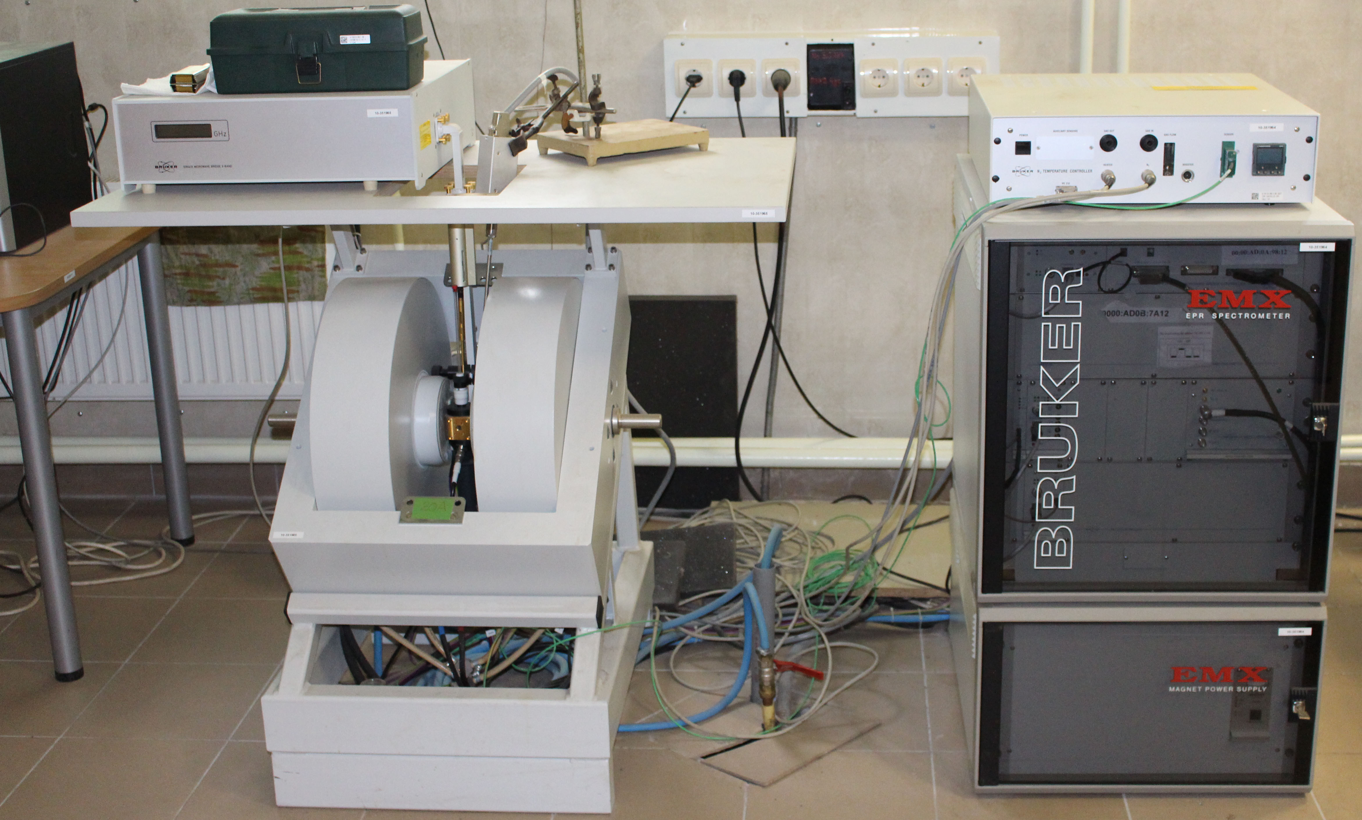 X-Band EPR (Electron Paramagnetic Resonance) Spectrometer