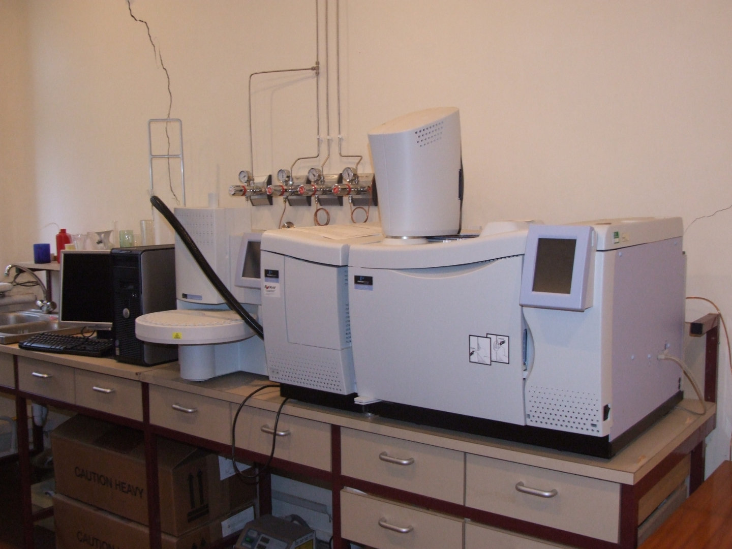 Clarus 600 Gas Chromatograph; Points of use W 40