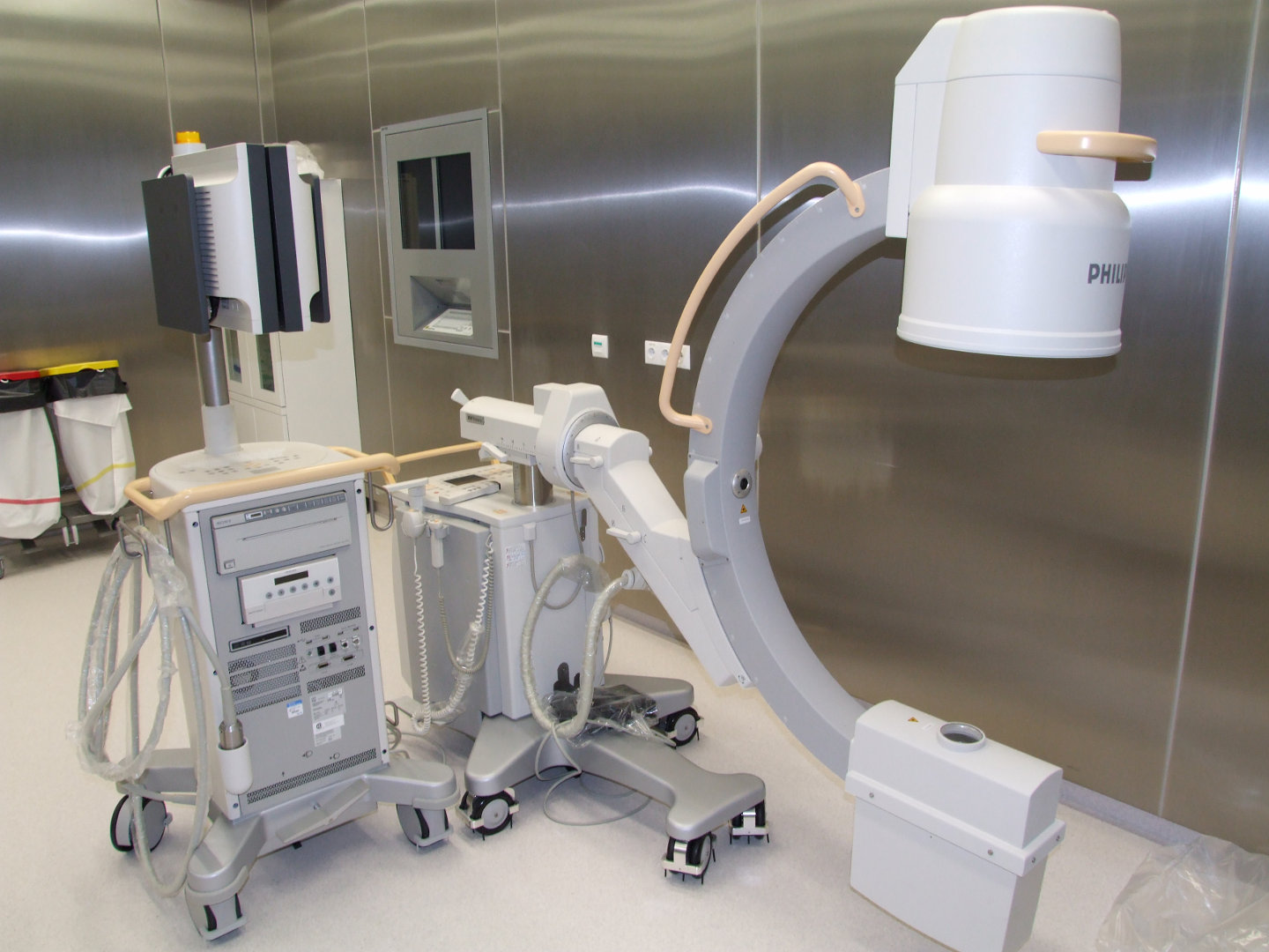 Surgical C-arc X-ray equipment