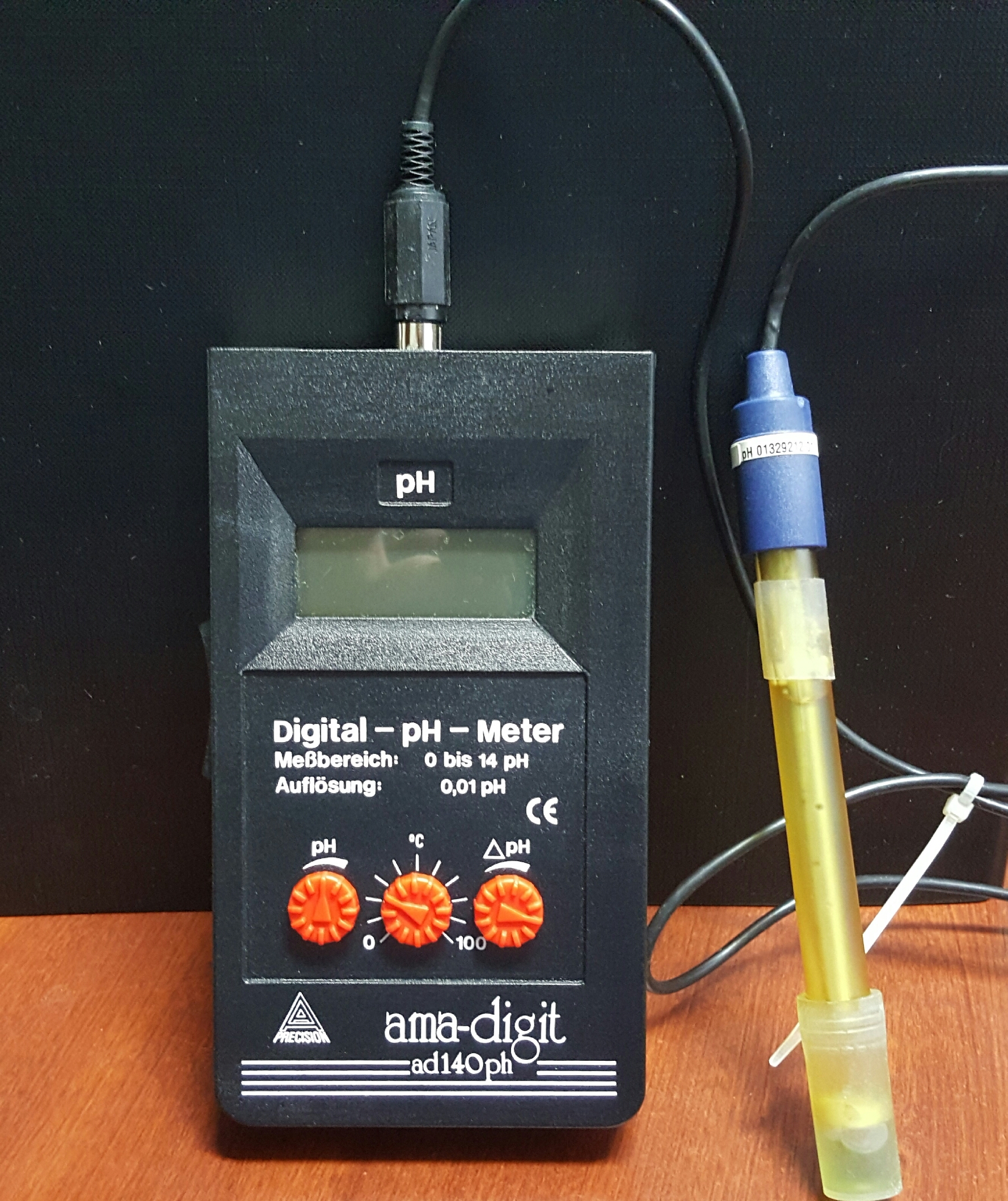PH meter 0-14pH with electrodes