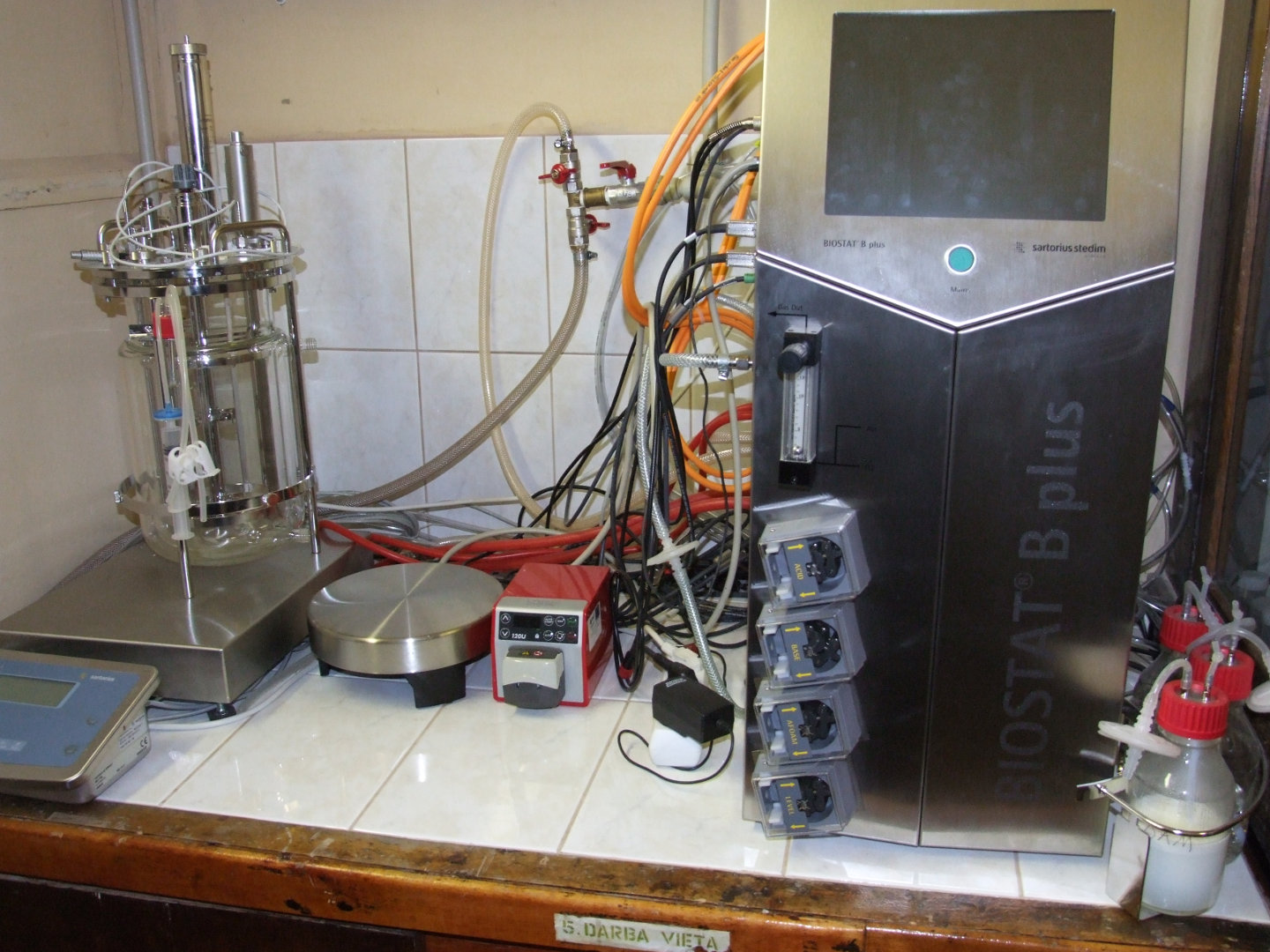 Laboratory fermenter