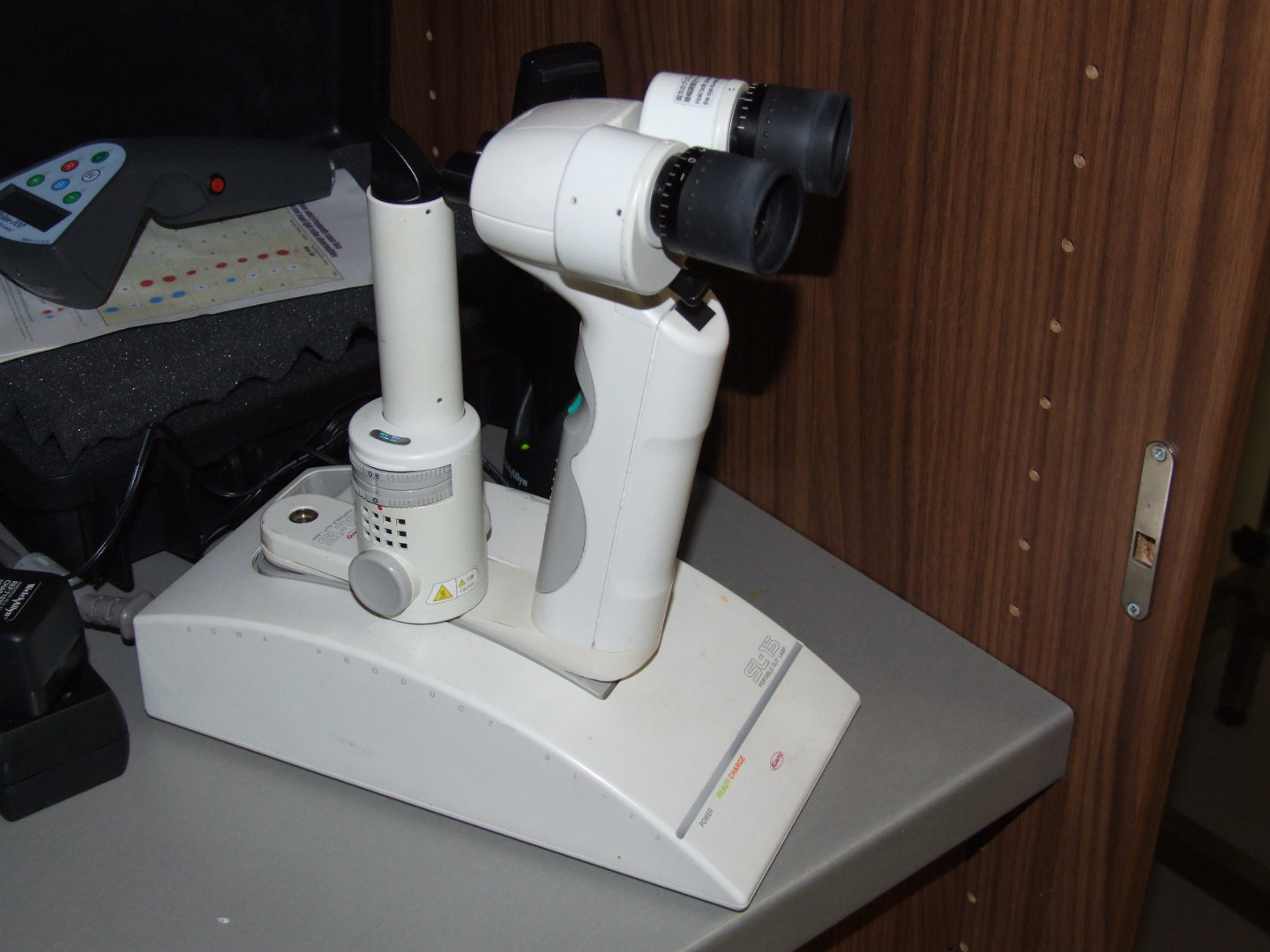 Slit-lamp biomicroscope
