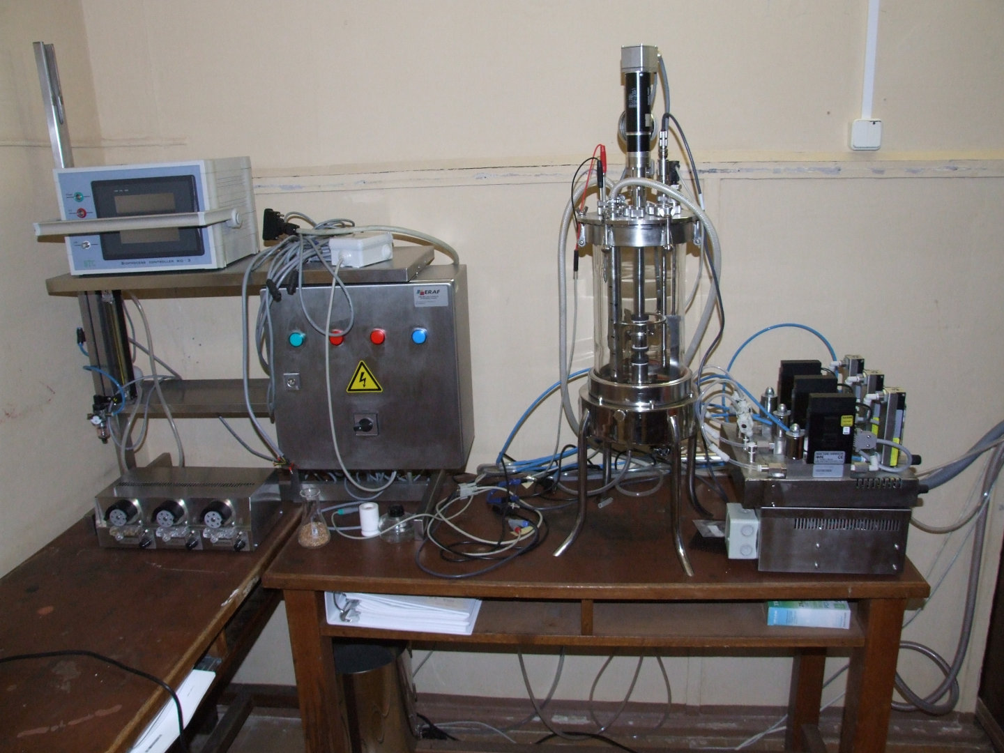 Laboratory fermenter